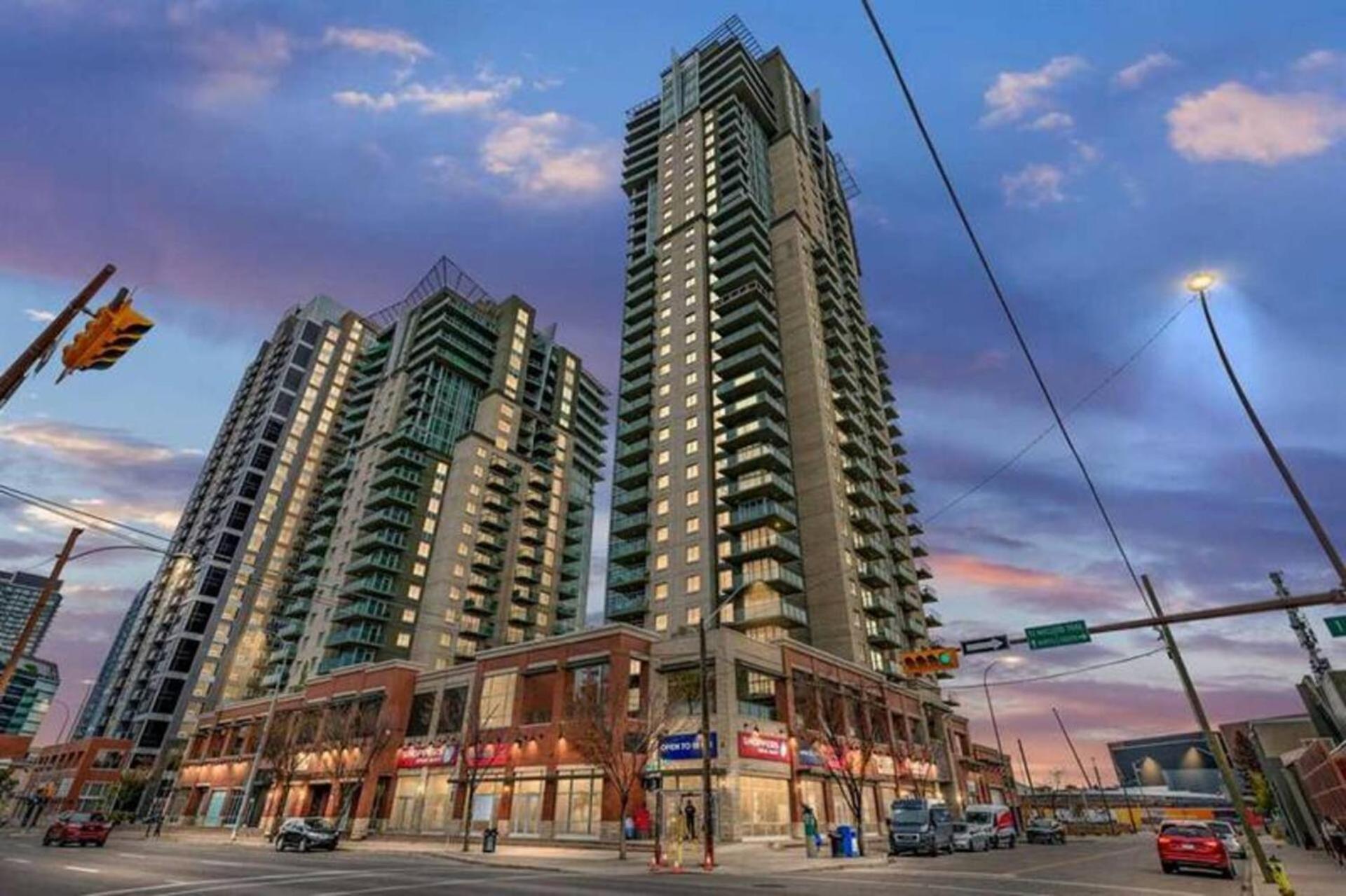Monki Di Executive Suites - Alura YYC Екстериор снимка