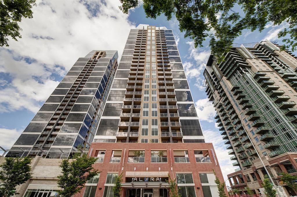 Monki Di Executive Suites - Alura YYC Екстериор снимка