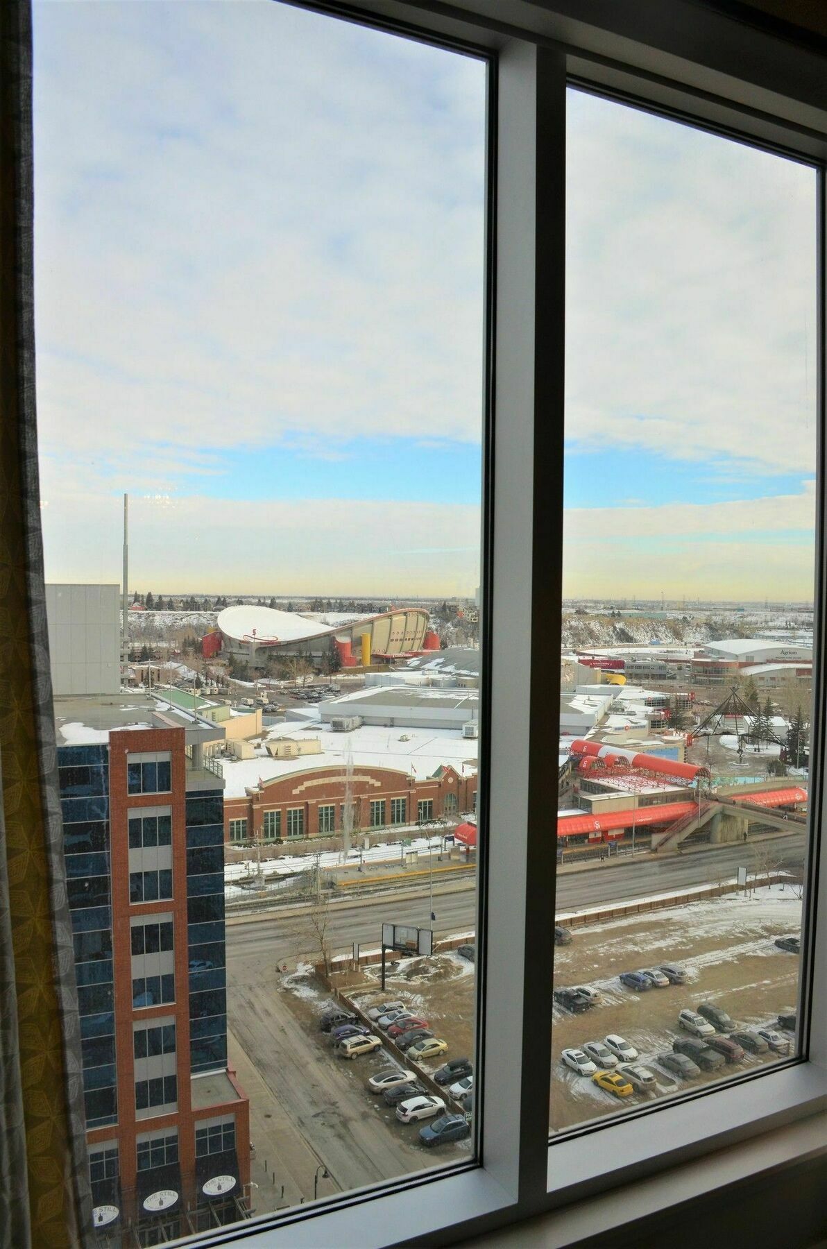 Monki Di Executive Suites - Alura YYC Екстериор снимка